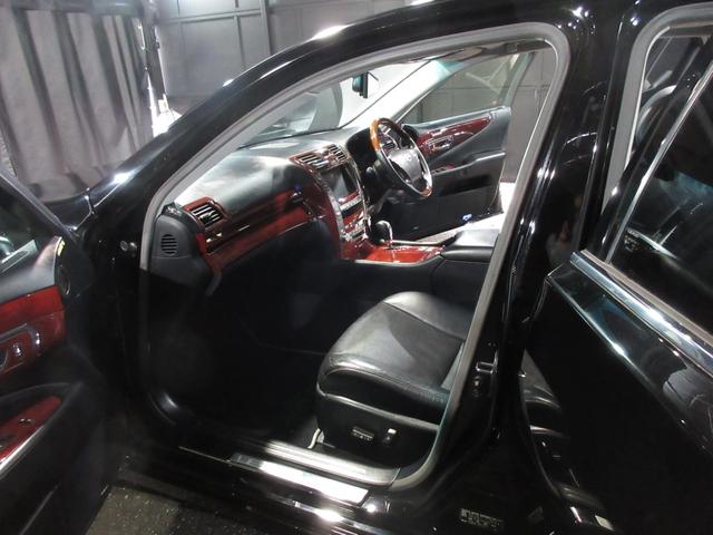 ＬＳ ＬＳ４６０　バージョンＣ　サンルーフ　黒革　クルコン　ＨＤＤナビ　ＤＶＤ　ＣＤ　Ｂカメラ　ＥＴＣ　ＷＡＬＤフルエアロ　ＷＡＬＤフェンダー　ＬＥＤヘッドライト　スマートキー　プッシュスタート（17枚目）