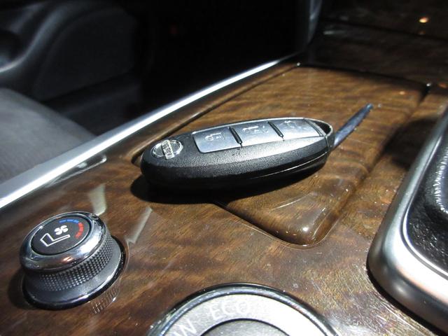 フーガ ３７０ＧＴ　クルコン　黒革　インパルエアロ　グリル　ダクト　ＨＤＤナビ　Ｂｌｕｅｔｏｏｔｈ　フルセグ　ＤＶＤ　ＣＤ　Ｂカメラ　ＥＴＣ　シートヒーター　クーラー　オットマン　社外１９ＡＷ　スマートキー（68枚目）