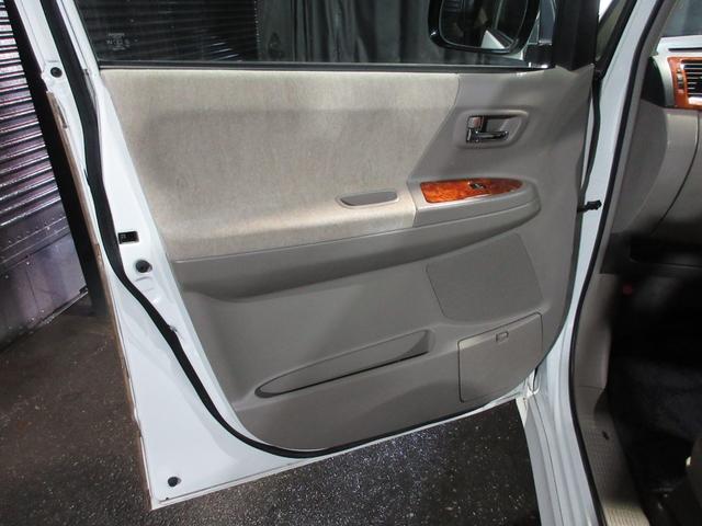 ノア Ｘ　リミテッド　ワンオーナー　取説　禁煙車　両側パワスラ　ＨＤＤナビ　ＤＶＤ　ＣＤ　Ｂカメラ　ＥＴＣ　エアロ　キーレス（52枚目）