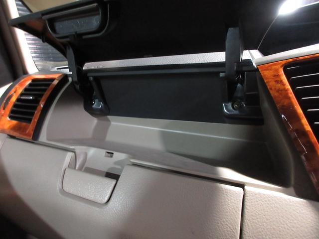 ノア Ｘ　リミテッド　ワンオーナー　取説　禁煙車　両側パワスラ　ＨＤＤナビ　ＤＶＤ　ＣＤ　Ｂカメラ　ＥＴＣ　エアロ　キーレス（79枚目）