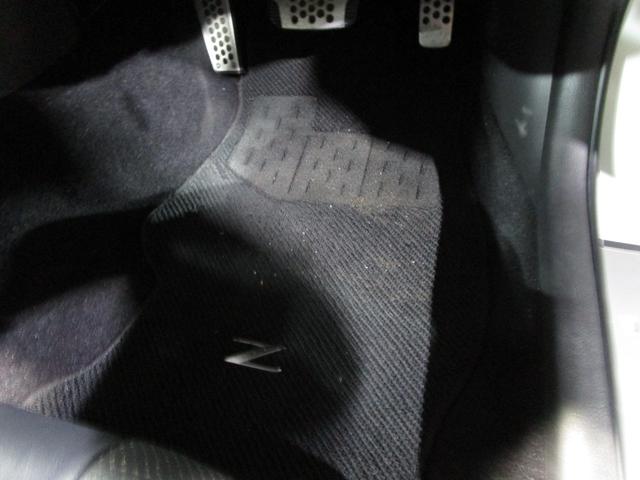 フェアレディＺ バージョンＳＴ　黒革　ＢＯＳＥサウンド　純正ナビ　ＣＤ　バックカメラ　ＥＴＣ　シートヒーター　パワーシート　キーレス（43枚目）