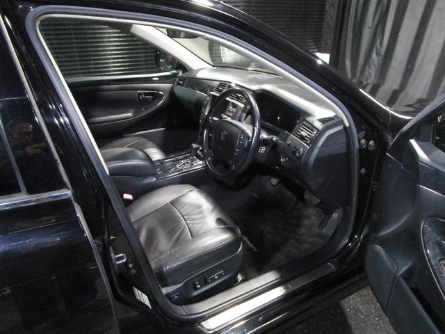 クラウン アスリート　６０ｔｈスペシャルエディション　後期　クルコン　ＨＤＤナビ　ＣＤ　バックカメラ　ＥＴＣ　ソナー　ローダウン　車高調　エアロ　スマートキー　プッシュスタート（13枚目）