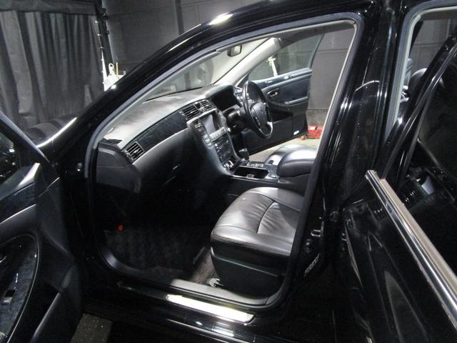 クラウン アスリート　６０ｔｈスペシャルエディション　後期　クルコン　ＨＤＤナビ　ＣＤ　バックカメラ　ＥＴＣ　ソナー　ローダウン　車高調　エアロ　スマートキー　プッシュスタート（17枚目）