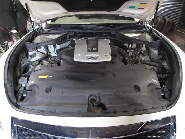 �^�C���ƃA���~�͐�p��܂ŃN���[�j���O���ō��������v�`�w�ŃR�[�e�B���O���܂��B�G���W�����[���͎Ԃ̂��߂ɉߏ�Ȑ��|�͂��Ă���܂���B