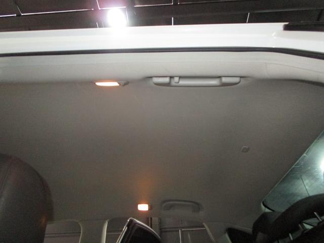 �^�C���ƃA���~�͐�p��܂ŃN���[�j���O���ō��������v�`�w�ŃR�[�e�B���O���܂��B�G���W�����[���͎Ԃ̂��߂ɉߏ�Ȑ��|�͂��Ă���܂���B