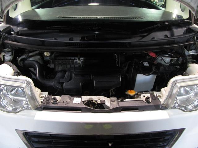 �^�C���ƃA���~�͐�p��܂ŃN���[�j���O���ō��������v�`�w�ŃR�[�e�B���O���܂��B�G���W�����[���͎Ԃ̂��߂ɉߏ�Ȑ��|�͂��Ă���܂���B