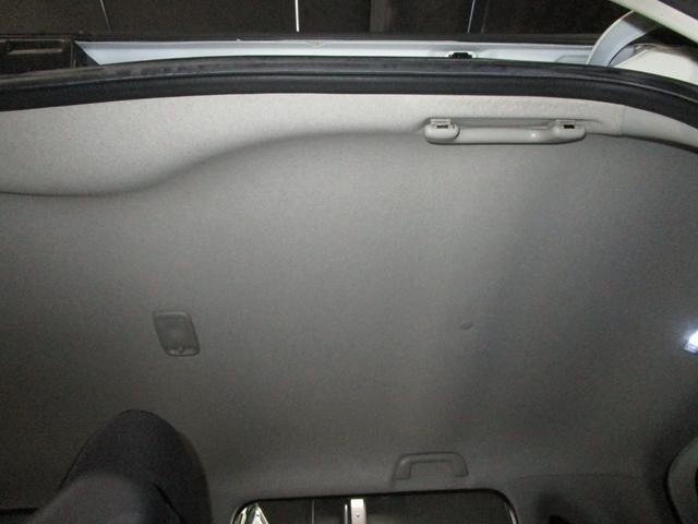 �^�C���ƃA���~�͐�p��܂ŃN���[�j���O���ō��������v�`�w�ŃR�[�e�B���O���܂��B�G���W�����[���͎Ԃ̂��߂ɉߏ�Ȑ��|�͂��Ă���܂���B