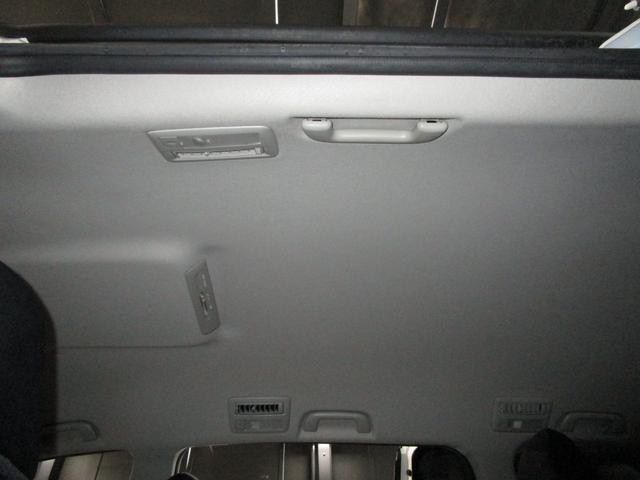 �^�C���ƃA���~�͐�p��܂ŃN���[�j���O���ō��������v�`�w�ŃR�[�e�B���O���܂��B�G���W�����[���͎Ԃ̂��߂ɉߏ�Ȑ��|�͂��Ă���܂���B