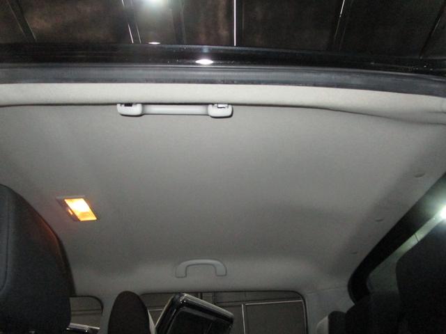 �^�C���ƃA���~�͐�p��܂ŃN���[�j���O���ō��������v�`�w�ŃR�[�e�B���O���܂��B�G���W�����[���͎Ԃ̂��߂ɉߏ�Ȑ��|�͂��Ă���܂���B