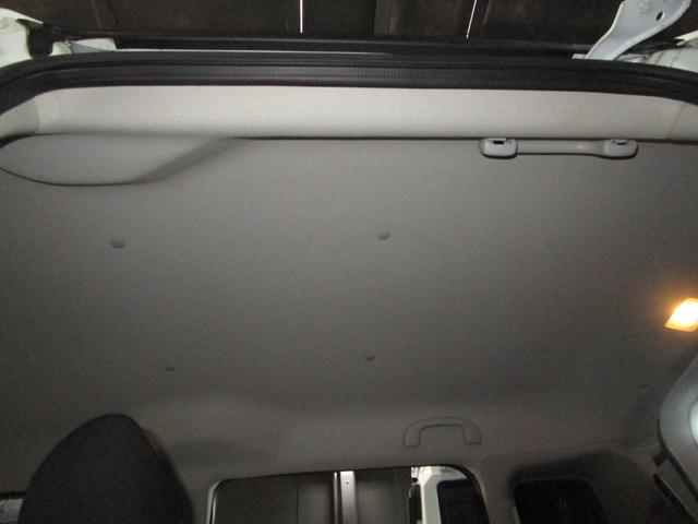 �^�C���ƃA���~�͐�p��܂ŃN���[�j���O���ō��������v�`�w�ŃR�[�e�B���O���܂��B�G���W�����[���͎Ԃ̂��߂ɉߏ�Ȑ��|�͂��Ă���܂���B