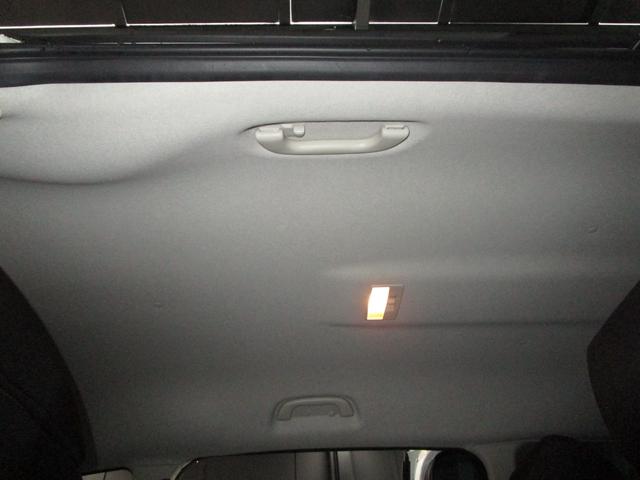 �^�C���ƃA���~�͐�p��܂ŃN���[�j���O���ō��������v�`�w�ŃR�[�e�B���O���܂��B�G���W�����[���͎Ԃ̂��߂ɉߏ�Ȑ��|�͂��Ă���܂���B