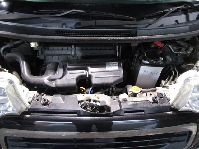 �^�C���ƃA���~�͐�p��܂ŃN���[�j���O���ō��������v�`�w�ŃR�[�e�B���O���܂��B�G���W�����[���͎Ԃ̂��߂ɉߏ�Ȑ��|�͂��Ă���܂���B