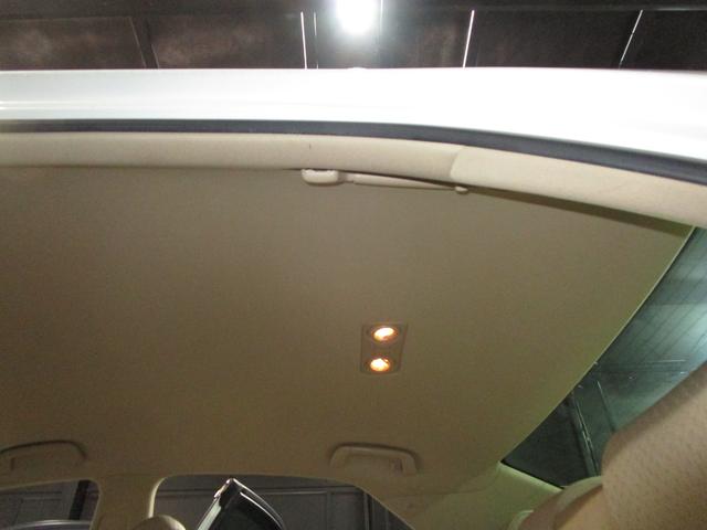 �^�C���ƃA���~�͐�p��܂ŃN���[�j���O���ō��������v�`�w�ŃR�[�e�B���O���܂��B�G���W�����[���͎Ԃ̂��߂ɉߏ�Ȑ��|�͂��Ă���܂���B