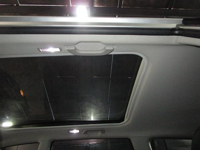 �^�C���ƃA���~�͐�p��܂ŃN���[�j���O���ō��������v�`�w�ŃR�[�e�B���O���܂��B�G���W�����[���͎Ԃ̂��߂ɉߏ�Ȑ��|�͂��Ă���܂���B