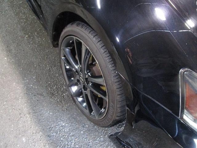 �^�C���ƃA���~�͐�p��܂ŃN���[�j���O���ō��������v�`�w�ŃR�[�e�B���O���܂��B�G���W�����[���͎Ԃ̂��߂ɉߏ�Ȑ��|�͂��Ă���܂���B