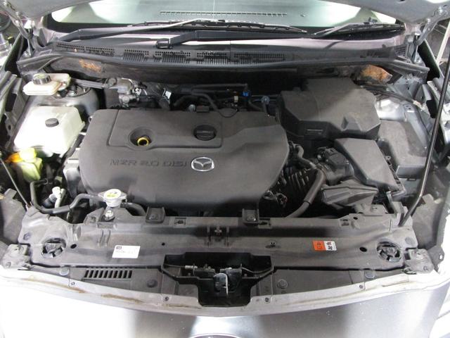 �^�C���ƃA���~�͐�p��܂ŃN���[�j���O���ō��������v�`�w�ŃR�[�e�B���O���܂��B�G���W�����[���͎Ԃ̂��߂ɉߏ�Ȑ��|�͂��Ă���܂���B