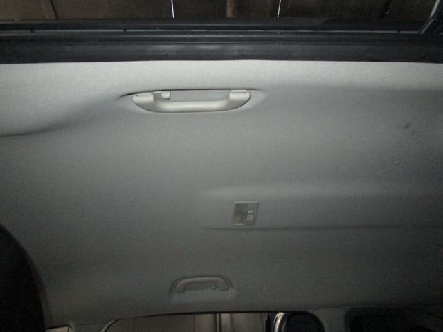 �^�C���ƃA���~�͐�p��܂ŃN���[�j���O���ō��������v�`�w�ŃR�[�e�B���O���܂��B�G���W�����[���͎Ԃ̂��߂ɉߏ�Ȑ��|�͂��Ă���܂���B