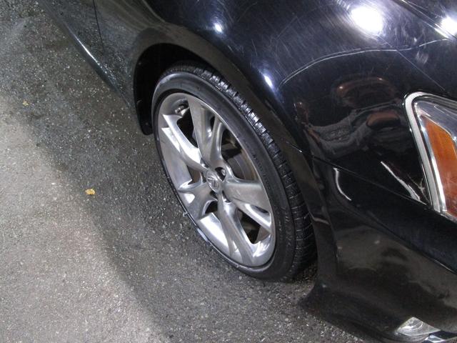 �^�C���ƃA���~�͐�p��܂ŃN���[�j���O���ō��������v�`�w�ŃR�[�e�B���O���܂��B�G���W�����[���͎Ԃ̂��߂ɉߏ�Ȑ��|�͂��Ă���܂���B