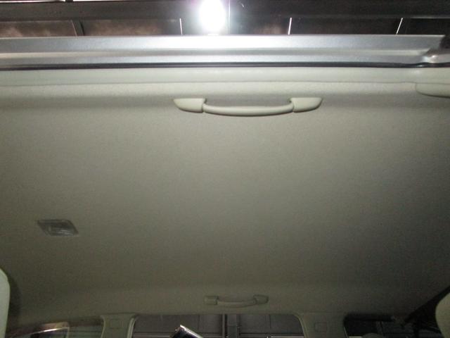 �^�C���ƃA���~�͐�p��܂ŃN���[�j���O���ō��������v�`�w�ŃR�[�e�B���O���܂��B�G���W�����[���͎Ԃ̂��߂ɉߏ�Ȑ��|�͂��Ă���܂���B