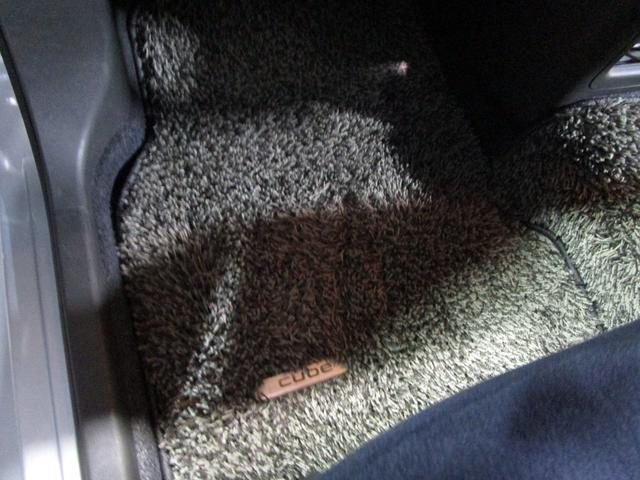 �^�C���ƃA���~�͐�p��܂ŃN���[�j���O���ō��������v�`�w�ŃR�[�e�B���O���܂��B�G���W�����[���͎Ԃ̂��߂ɉߏ�Ȑ��|�͂��Ă���܂���B