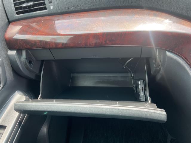 アルファード ２４０Ｓ　ＥＴＣ　バックカメラ　ナビ　ＴＶ　クリアランスソナー　両側スライド・片側電動　オートライト　ＨＩＤ　スマートキー　電動格納ミラー　後席モニター　３列シート　オットマン　ＣＶＴ　アルミホイール　ＣＤ（39枚目）