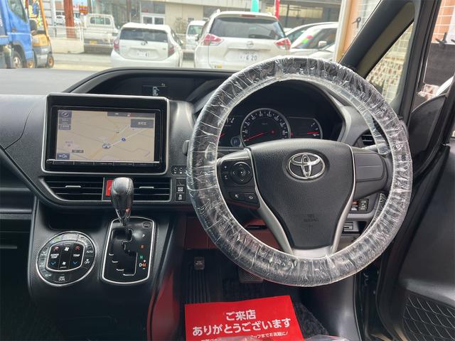 ヴォクシー ＺＳ　煌　ＥＴＣ　バックカメラ　ナビ　ＴＶ　両側電動スライドドア　オートライト　ＬＥＤヘッドランプ　スマートキー　アイドリングストップ　電動格納ミラー　後席モニター　３列シート　フルフラット　ＣＶＴ（3枚目）