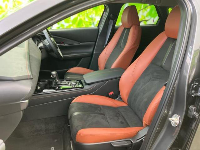 ＣＸ－３０ ２０Ｓレトロスポーツエディション　ＢＯＳＥ／保証書／ディスプレイオーディオ／アイアクティブセンス（マツダ）／シートヒーター　前席／３６０°ビューモニター／車線逸脱防止支援システム／シート　ハーフレザー／電動バックドア　電動シート（6枚目）