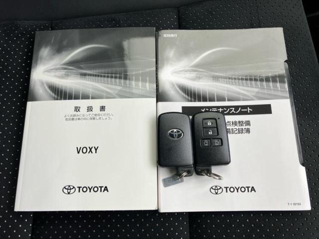 ヴォクシー ＺＳキラメキ３　新品タイヤ／保証書／社外　１１インチ　ＳＤナビ／フリップダウンモニター　社外　１２．８インチ／トヨタセーフティセンス／両側電動スライドドア／車線逸脱防止支援システム／シート　ハーフレザー　バックカメラ（35枚目）