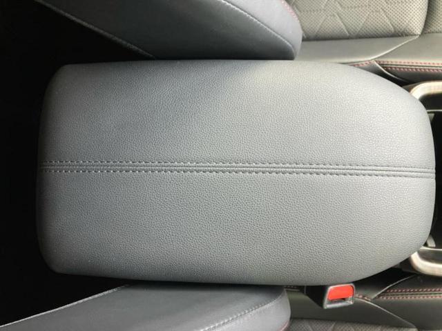 ＲＡＶ４ ４ＷＤハイブリッドアドベンチャーオフロードパッケ２　新品タイヤ／保証書／ディスプレイオーディオ１０インチ／デジタルインナーミラー／トヨタセーフティセンス／シートエアコン／パノラミックビューモニター／車線逸脱防止支援システム／シート　合皮　全周囲カメラ（30枚目）