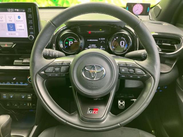 ヤリスクロス ハイブリッドGRスポーツ 保証書/ディスプレイオーディオ8インチ/トヨタセーフティセンス/シートヒーター 前席/パノラミックビューモニター/車線逸脱防止支援システム/シート ハーフレザー 衝突被害軽減システム 全周囲カメラ(14枚目)