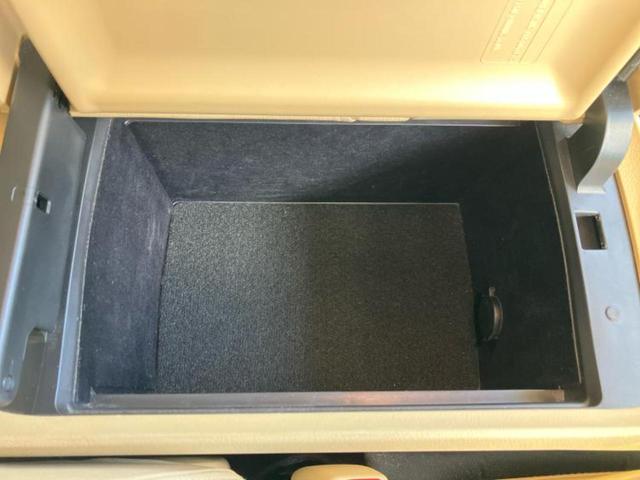 クラウン ロイヤルサルーン　純正エアロ／純正　８インチ　ＨＤＤナビ／パーキングアシスト　バックガイド／ドライブレコーダー　前後／ヘッドランプ　ＨＩＤ／Ｂｌｕｅｔｏｏｔｈ接続／ＥＴＣ／ＡＢＳ／横滑り防止装置　フルエアロ　電動シート（31枚目）