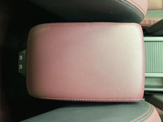 レヴォーグ 4WD1.6STIスポーツアイサイト 純正 9インチ SDナビ/スマートリヤビューミラー/衝突安全装置/シートヒーター 前席/車線逸脱防止支援システム/シート フルレザー/ドライブレコーダー 純正/ヘッドランプ LED 革シート 4WD(30枚目)