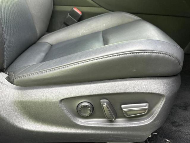 クラウンクロスオーバー ４ＷＤ　Ｇアドバンスドレザーパッケージ　新品タイヤ／純正エアロ／保証書／ディスプレイオーディオ＋ナビ／デジタルインナーミラー／トヨタセーフティセンス／シートヒーター　前席／パノラミックビューモニター／車線逸脱防止支援システム　革シート（24枚目）