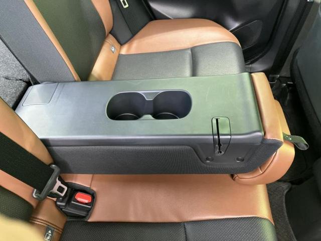 ヤリスクロス ハイブリッドZアドベンチャー 保証書/純正 8インチ メモリーナビ/トヨタセーフティセンス/シートヒーター 前席/パノラミックビューモニター/車線逸脱防止支援システム/シート 合皮/ヘッドランプ LED/USBジャック 電動シート(30枚目)