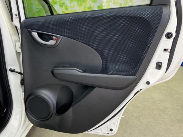 フィット １３Ｇ・スマートセレクションファインスタイル　社外　ＳＤナビ／ヘッドランプ　ＨＩＤ／ＥＴＣ／ＥＢＤ付ＡＢＳ／フルセグＴＶ／ＤＶＤ／エアバッグ　運転席／エアバッグ　助手席／パワーウインドウ／キーレスエントリー／オートエアコン／パワーステアリング（20枚目）