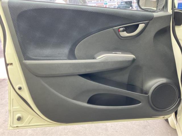 フィット １３Ｇ・スマートセレクションファインスタイル　社外　ＳＤナビ／ヘッドランプ　ＨＩＤ／ＥＴＣ／ＥＢＤ付ＡＢＳ／フルセグＴＶ／ＤＶＤ／エアバッグ　運転席／エアバッグ　助手席／パワーウインドウ／キーレスエントリー／オートエアコン／パワーステアリング（21枚目）