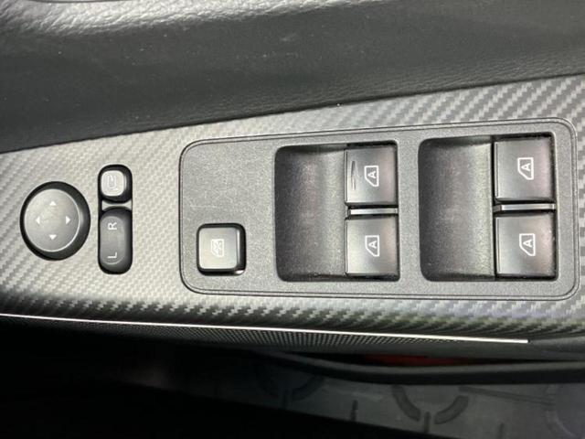 デリカD:5 4WD P 保証書/社外 11インチ SDナビ/フリップダウンモニター 社外 12.8インチ/衝突安全装置/両側電動スライドドア/シートヒーター 前席/全方位モニター/車線逸脱防止支援システム/電動バックドア(30枚目)