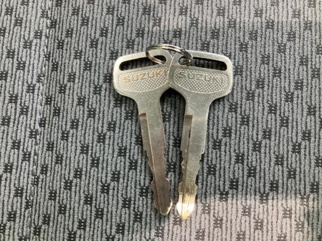 キャリイトラック ４ＷＤ　ＫＣノウハン　新品タイヤ／デジタルインナーミラー／ＥＴＣ／ＡＢＳ／エアバッグ　運転席／エアバッグ　助手席／パワーステアリング／マニュアルエアコン／ユーザー買取車／最大積載量３５０ｋｇ／アクセサリーソケット／ラジオ（19枚目）