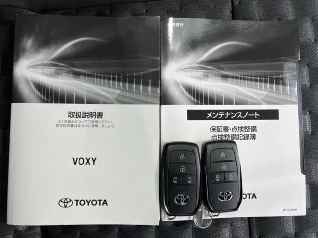 ヴォクシー ハイブリッドS-Z 保証書/ディスプレイオーディオ+ナビ/デジタルインナーミラー/衝突安全装置/両側電動スライドドア/シートヒーター 前席/車線逸脱防止支援システム/シート ハーフレザー/ヘッドランプ LED(31枚目)