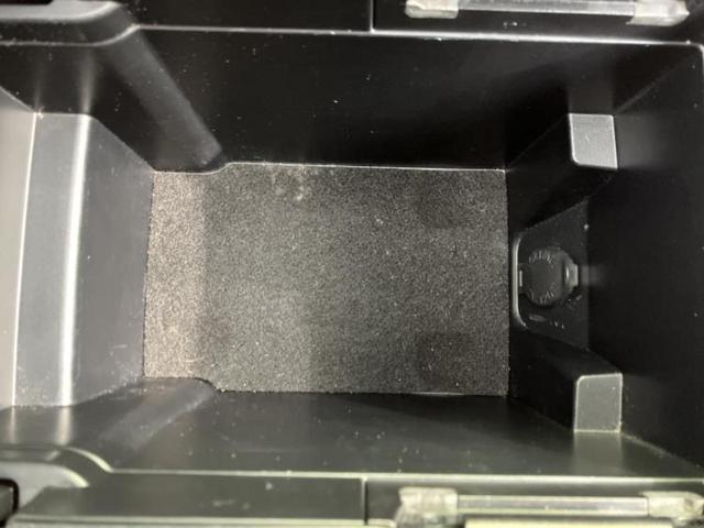 ハリアー プレミアム　新品タイヤ／サンルーフ／純正エアロ／保証書／純正　９インチ　ＳＤナビ／衝突安全装置／車線逸脱防止支援システム／シート　ハーフレザー／電動バックドア／ドライブレコーダー　前後／ヘッドランプ　ＬＥＤ（32枚目）