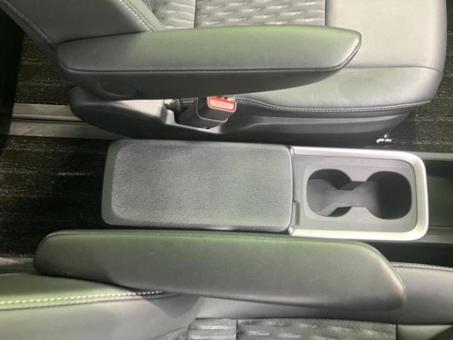 ノア ハイブリッドＳ－Ｚ　保証書／ディスプレイオーディオ＋ナビ１０．５インチ／フリップダウンモニター　純正　１３．２インチ／トヨタセーフティセンス／両側電動スライドドア／シートヒーター　前席　衝突被害軽減システム　バックカメラ（32枚目）