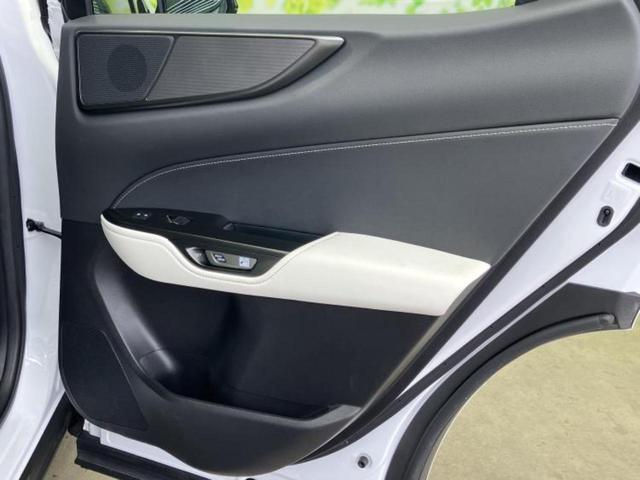 ＮＸ３５０ｈ　Ｆスポーツ　新品タイヤ／保証書／ディスプレイオーディオ＋ナビ／デジタルインナーミラー／衝突安全装置／シートエアコン／パノラミックビューモニター／車線逸脱防止支援システム／シート　フルレザー／電動バックドア（画像19）