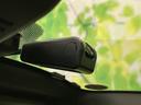 車内空間にスマートに装着されたドライブレコーダー。万が一の際に備え、安心感をプラスする頼もしい存在です。