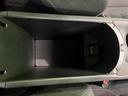 便利な収納スペースが備わっており、細々としたアイテムの収納に役立ちます。車内を整理整頓し、快適な空間を保てます。