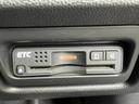 ETC車載器を搭載し、高速道路の料金所をスムーズに通過できます。時間短縮に繋がり、快適なドライブをサポートします。