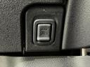 内装のフックは、３ｋｇまでの荷物を掛けるのに適しており、日常のお出かけや車内での小物整理に役立つように設計されています。