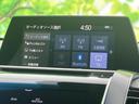 画面からオーディオソースを選べる構成で、AM・FMや交通情報、Bluetooth、テレビなどが表示されています。使いたい項目を画面で確認しながら選べる便利な装備です。