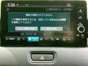 Bluetoothやラジオ、電話、ナビなどのメニューを画面上で確認でき、音源や接続機器を選びやすい構成です。日常の移動に合わせて使いたい機能を選べる、見やすいオーディオ画面です。