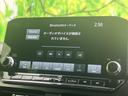 ラジオやBluetoothオーディオなど、音源を画面から選べる構成です。再生操作の表示もまとまり、聞きたい音源に切り替えやすく、毎日の通勤やお出かけの車内時間に活用いただけます。