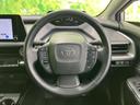 手元に複数のスイッチがまとまり、運転姿勢を大きく変えずに各種操作を行いやすい配置です。握りやすい形状で、毎日の運転を支える装備として活躍します。